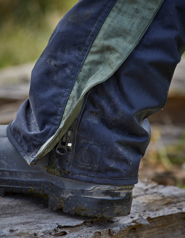 Zipped magnetic gusset ISO940 over trousers